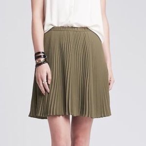 Banana Republic Olive/Army Green Pleated Mini